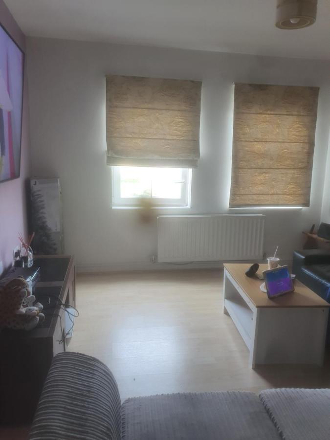 Nice 2 Bed Apartment Лондон Екстериор снимка