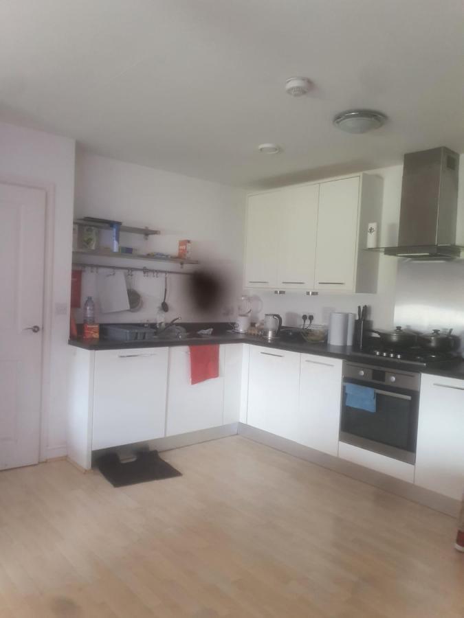 Nice 2 Bed Apartment Лондон Екстериор снимка